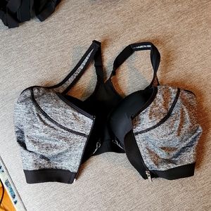 VS Knockout Sports Bra